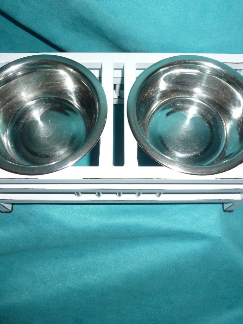 Elevated Feeding Station Small Dog/Cat Distressed Metal 2 stainless steel bowls - Picture 4 of 10